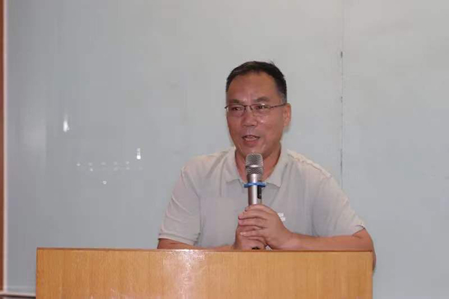 市总工会劳动保护部部长邱建国致辞.jpg 市总工会劳动保护部部长邱建国致辞.jpg